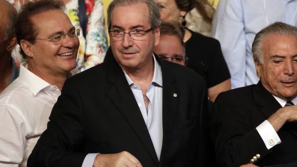 Brasiliens Parlamentspräsident Eduardo Cunha (Mitte) im Korruptionssumpf. (Archivbild)