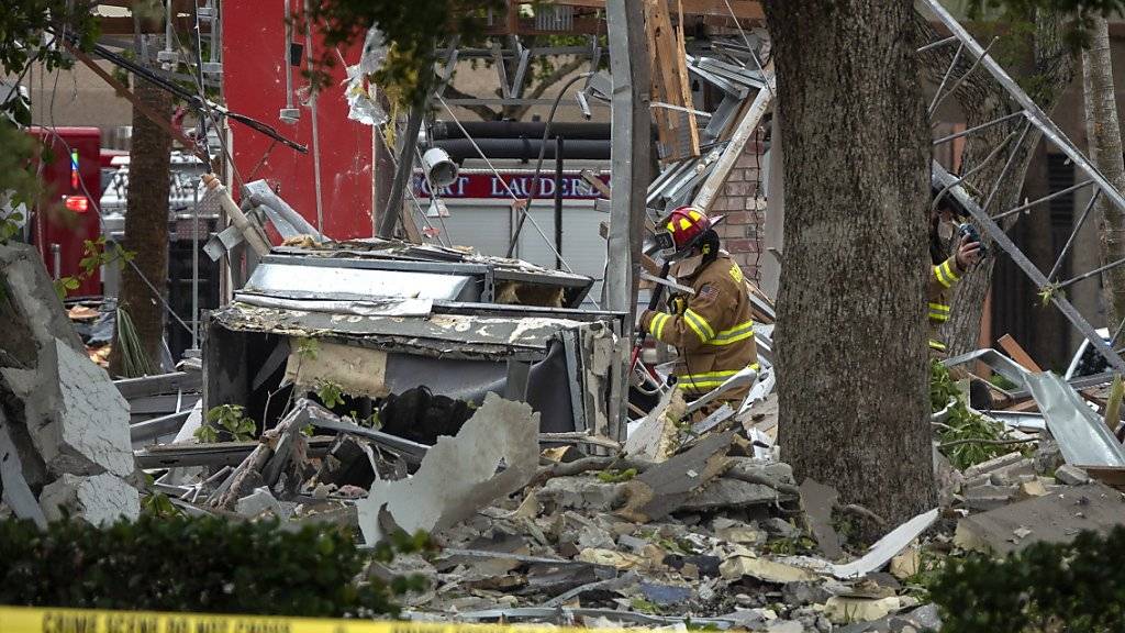 Rettungskräfte haben ein Gasleck gefunden, als sie das Einkaufszentrum im Süden Floridas erreichten. Bis zu 20 Menschen wurden bei der Explosion verletzt.