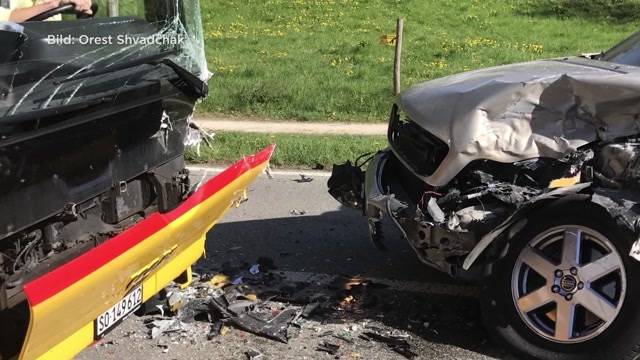 Rentner schiesst Postauto in Holderbank SO ab