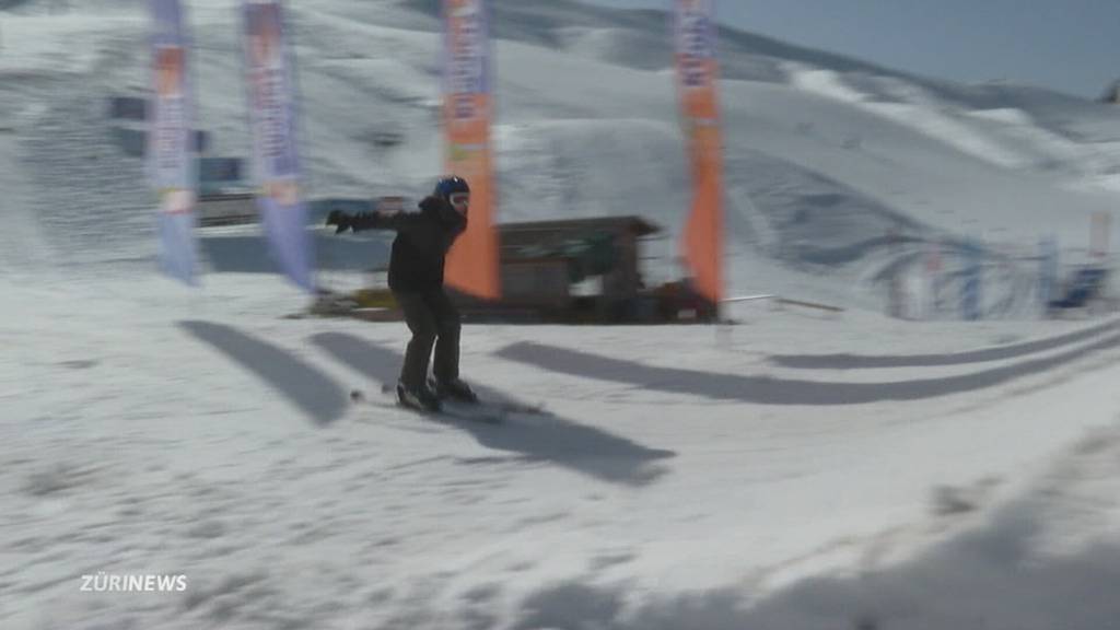 Kurzärmlig über Ski-Schanze: Junger Mann verblutet beinahe auf der Skipiste