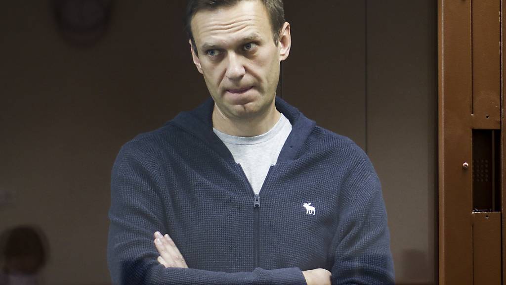 ARCHIV - Der russische Oppositionspolitiker Alexej Nawalny im Februar während einer Anhörung. Der im Straflager Inhaftierte hat nun ein Ende seines seit drei Wochen andauernden Hungerstreiks angekündigt. Foto: -/Babuskinsky District Court/AP/dpa - ACHTUNG: Nur zur redaktionellen Verwendung im Zusammenhang mit der aktuellen Berichterstattung und nur mit vollständiger Nennung des vorstehenden Credits