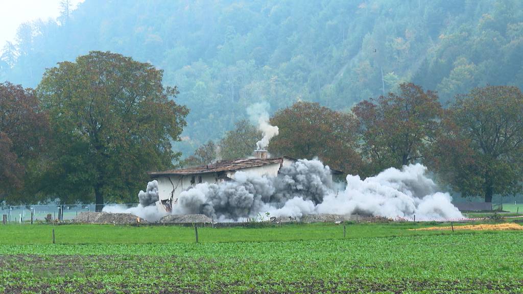 Sprengung eines Zweifamilienhauses wird zum Spektakel