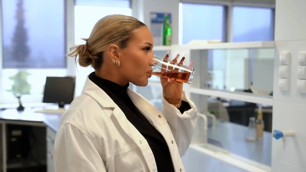 Nach dem BraTee kommt der DirTea – Shirin David lanciert Eistee