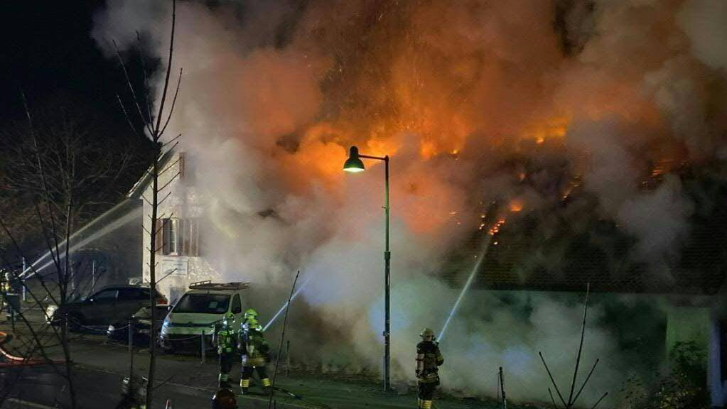 Flammen zerstörten im November die Jugendwerkstatt in Bättwil SO. Brandursache ist laut Abklärungen der Polizei ein technischer Defekt. (Archivbild)