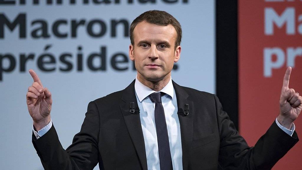 Der parteiunabhängige Kandidat für den Posten des französischen Präsidenten, Emmanuel Macron, liegt in der Gunst der Wähler laut einer Umfrage vorne.