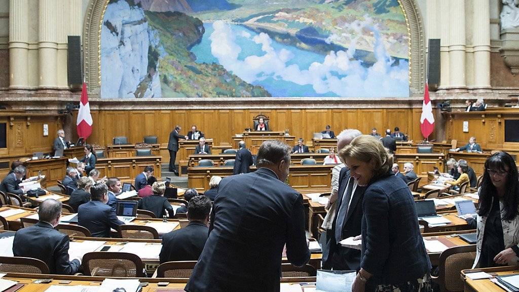 Nationalrat hält Bundesrat zum Sparen an - FM1Today