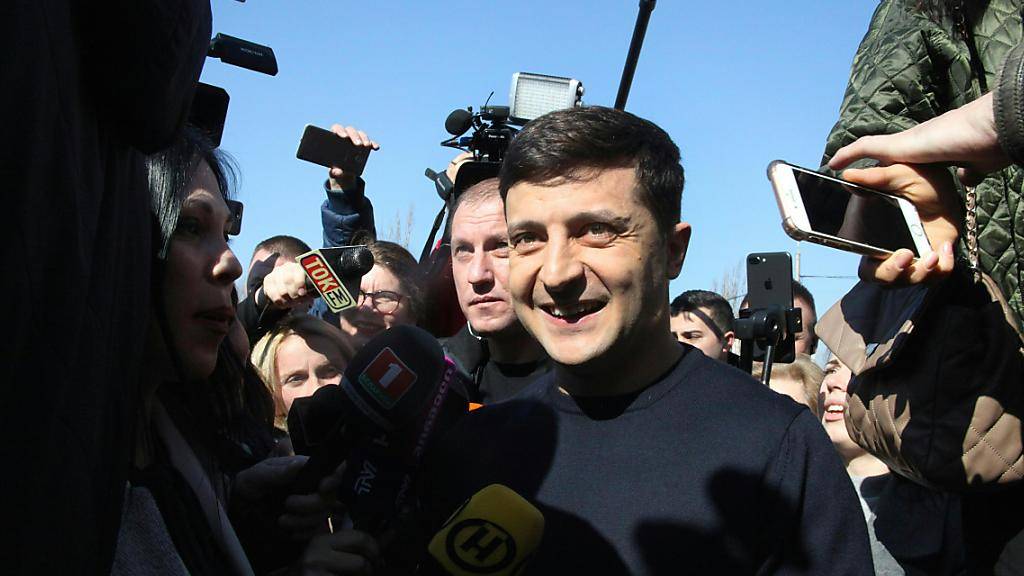 Gut eine Woche nach der Stichwahl um das Präsidentenamt in der Ukraine hat die Zentrale Wahlkommission in Kiew Wolodymyr Selenskyj (im Bild) offiziell zum Sieger erklärt. Der 41 Jahre alte Schauspieler kam auf 73,22 Prozent der Stimmen. (Archivbild)