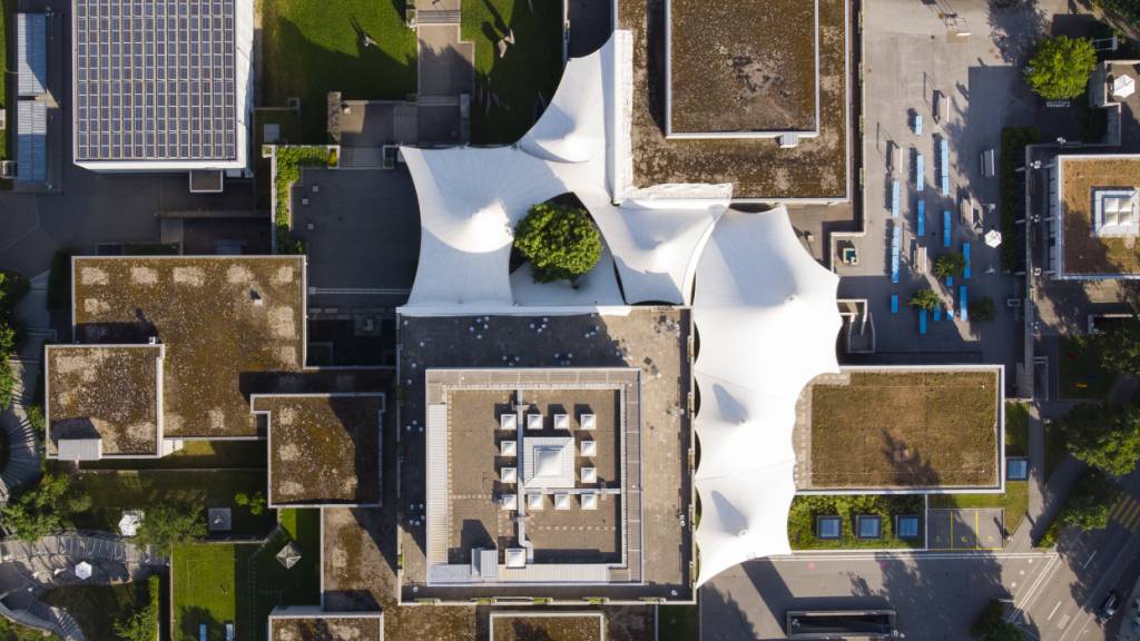 Die Universität St. Gallen (HSG) soll auf dem Rosenberg durch ein Provisorium ergänzt werden. (Archivbild)