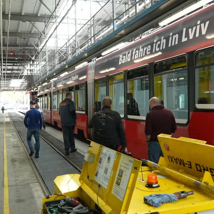 Ukrainische Chauffeure lernen Berner Trams zu bedienen