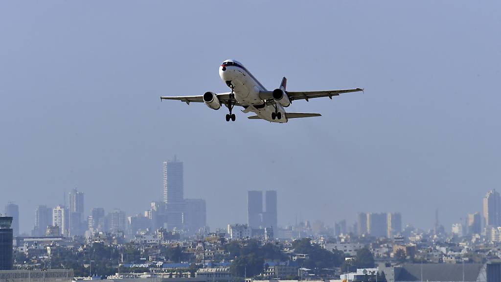 Ein Flugzeug beim Start vom internationalen Flughafen in Beirut im Libanon. (Archivbild)