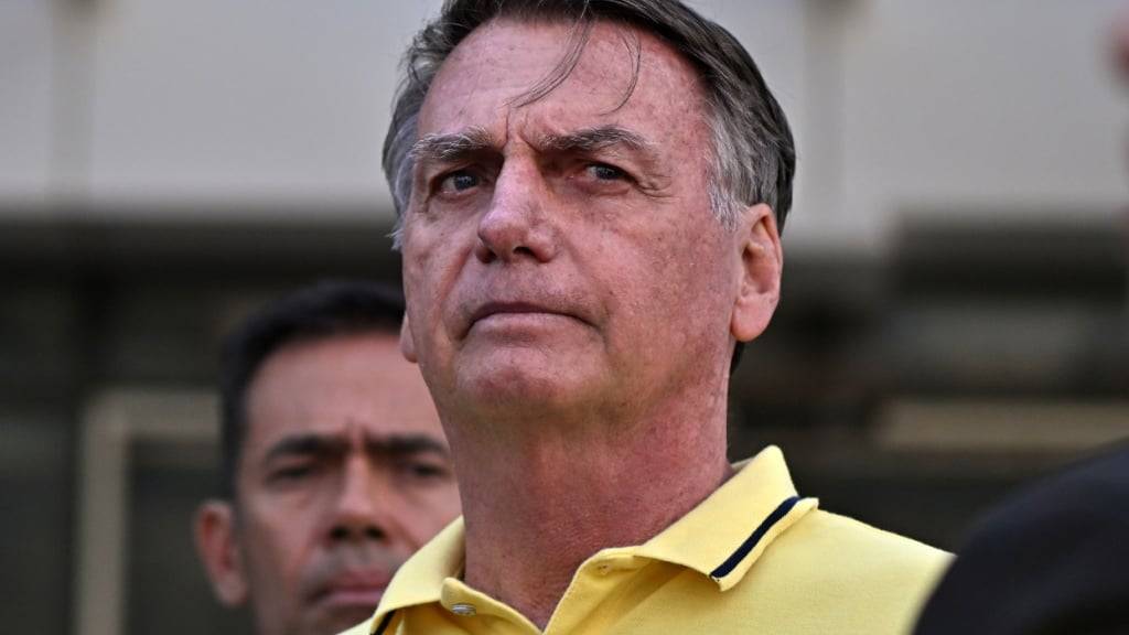 Der ehemalige brasilianische Präsident Jair Bolsonaro musste bereits eine elektronische Fussfessel tragen und stand unter Hausarrest. (Archivbild)