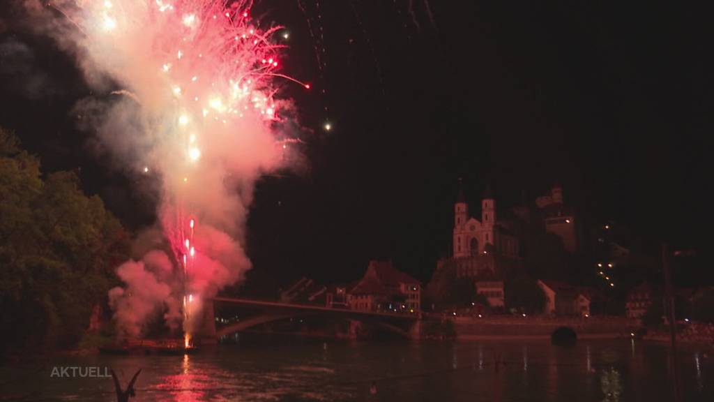 Spektakel: Feuerwerk am Wasserfest Aarburg begeistert Besucher