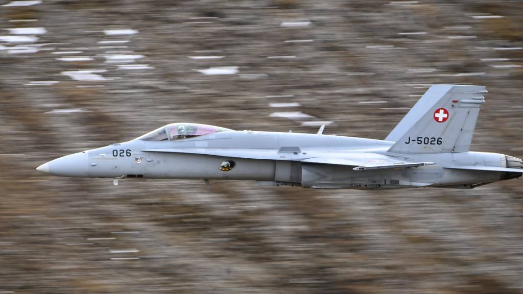 Die A1 wird Anfang Juni auf einem Abschnitt im Kanton Waadt für F/A-18-Starts- und -Landungen vorübergehend gesperrt. (Themenbild)