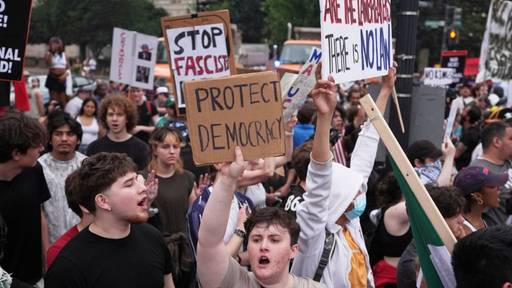 Trump bekommt Militärparade - und Massenproteste