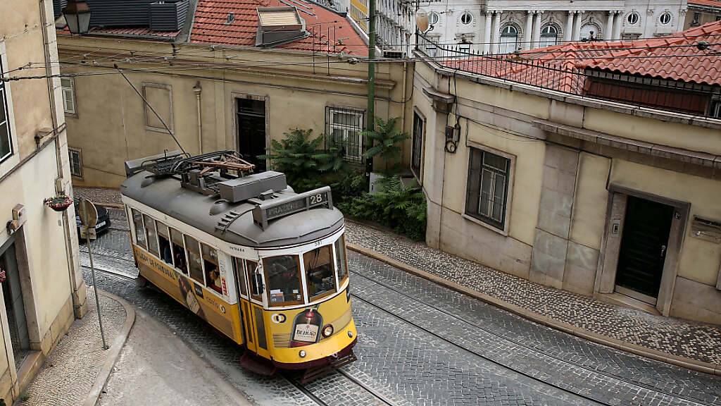Lissabonner nehmen Corona-Abriegelung gelassen hin - FM1Today