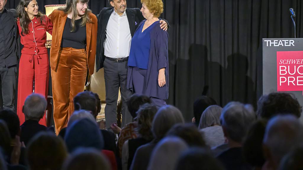 Zora del Buono erhält für «Seinetwegen» den Schweizer Buchpreis