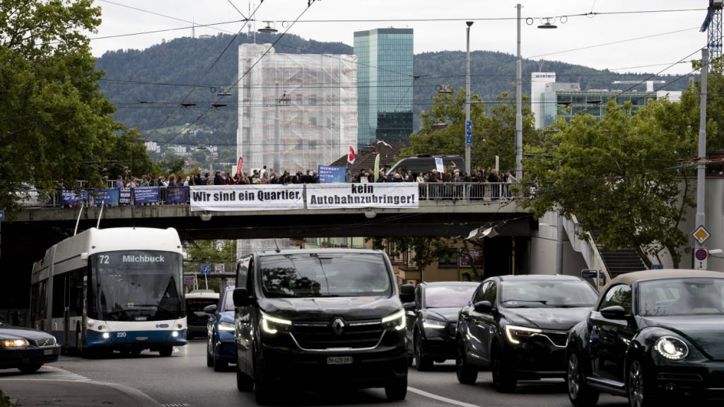 Aktivisten fordern Lärmschutz an der Zürcher Rosengartenstrasse