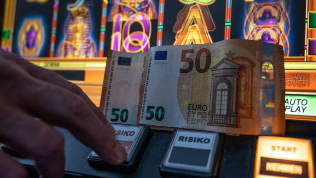 Die Polizei stellte im Regensdorfer Club mehr als 6000 Franken und 2000 Euro sicher. (Symbolbild)