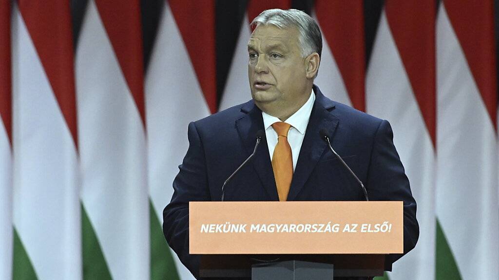 Der ungarische Regierungschef Viktor Orban verschärft vor dem letzten regulären EU-Gipfel des Jahres seine Blockadedrohungen. Foto: Szilard Koszticsak/MTI/AP/dpa