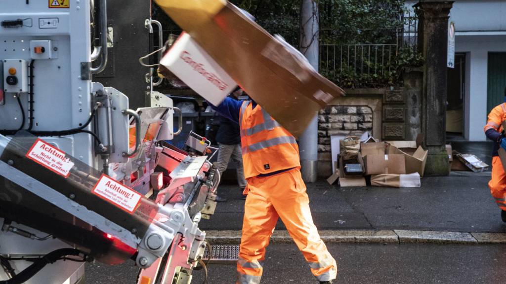 Wöchentliche Kartonabfuhr entlastet Zürcher Strassen und Keller