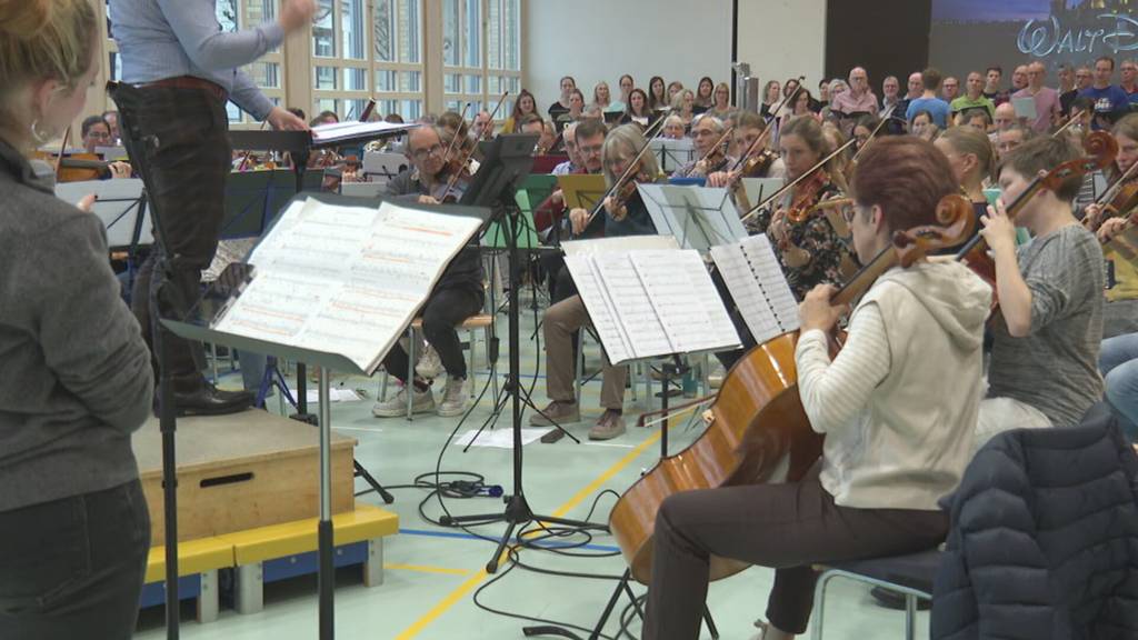 Konzertspektakel: 200-köpfiges Ensemble präsentiert Filmmusik