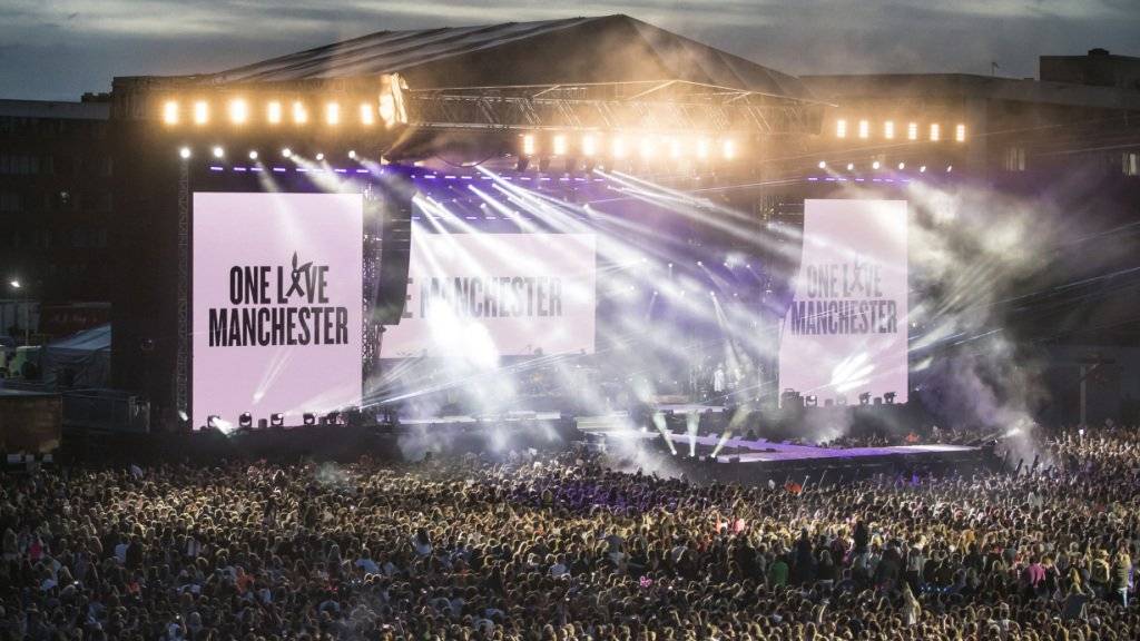 «One Love Manchester»: Unter diesem Motto traten Sängerin Ariana Grande und weitere Weltstars nach dem Anschlag in der britischen Metropole auf - und die Zuschauer kamen in Strömen.
