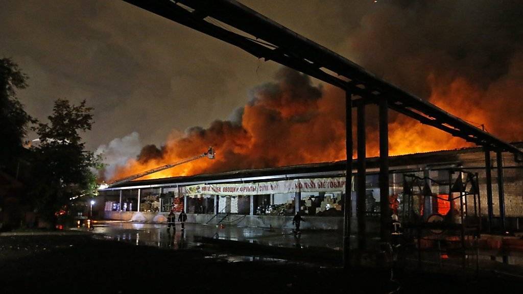 Acht Menschen starben in den Flammen der Lagerhalle in Moskau.