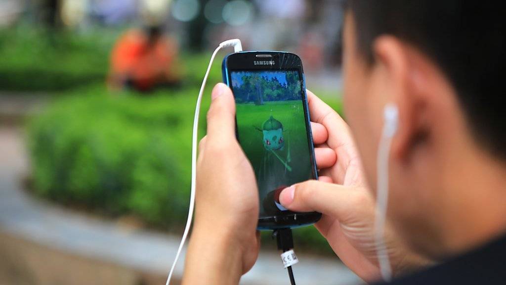 In guter Gesellschaft: «Pokémon Go»-Spieler in Vietnam - weltweit wurde das Computerspiel über 500 Millionen Mal heruntergeladen. (Archivbild)