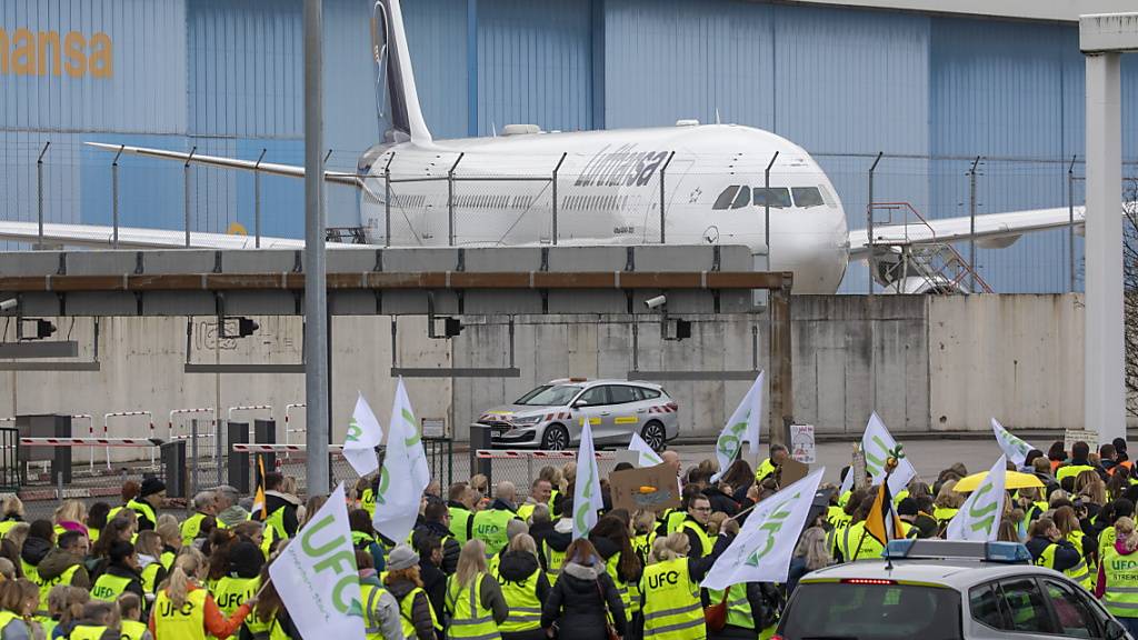 Lufthansa zwischen Streiks und Tarifverhandlungen