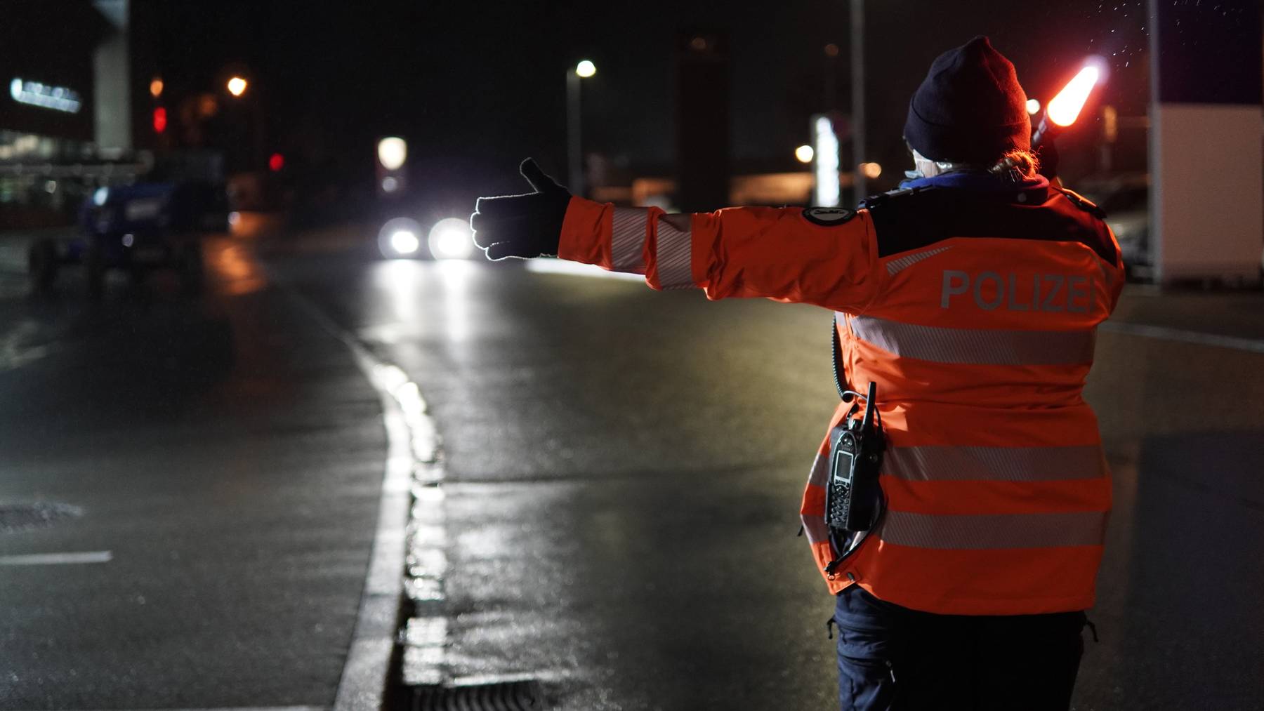 Der Mann liess sich von der Polizeikontrolle nicht aufhalten. (Symbolbild)