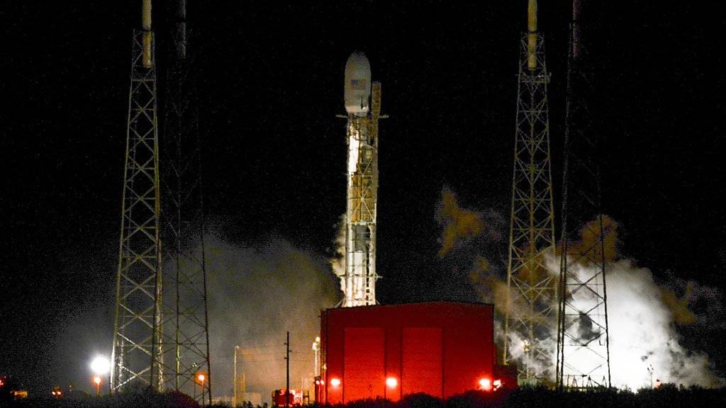Die SpaceX-Rakete hob in der Nacht auf Montag doch nicht ab: Wegen eines Treibstoffproblems brach die private Firma den Start ab.
