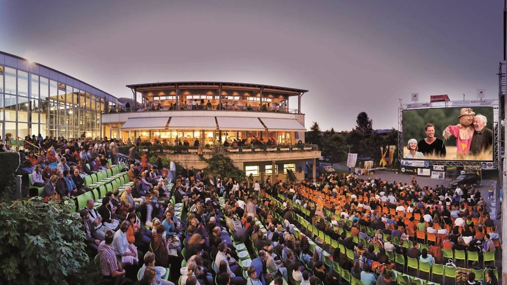 Hallo neue Woche: Open Air Kino, Blue Balls-Tickets, Sommerferien