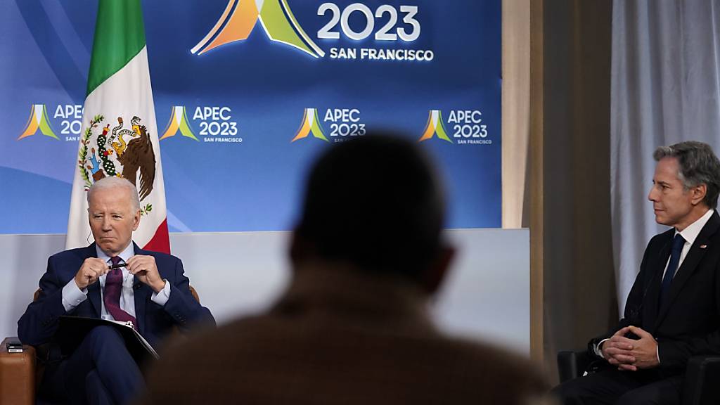 US-Präsident Joe Biden (l) und US-Außenminister Antony Blinken beim Apec-Gipfel in San Francisco. Foto: Evan Vucci/AP