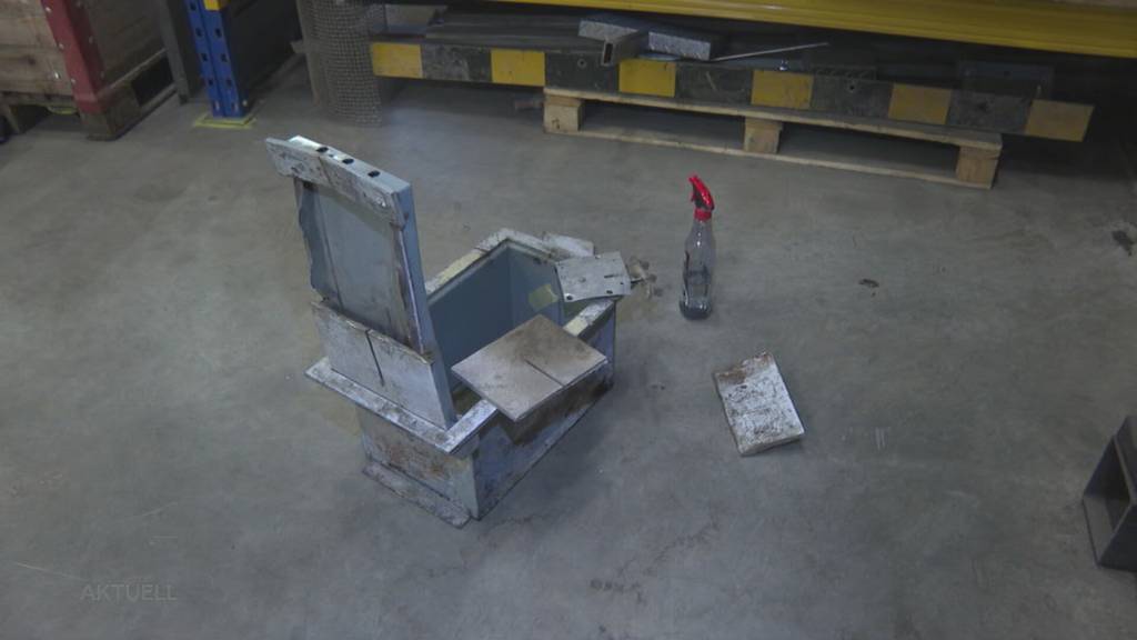 Werkzeug vergessen: Einbrecher stehlen einen Tresor und brechen in eine Werkstatt ein, um ihn zu öffnen