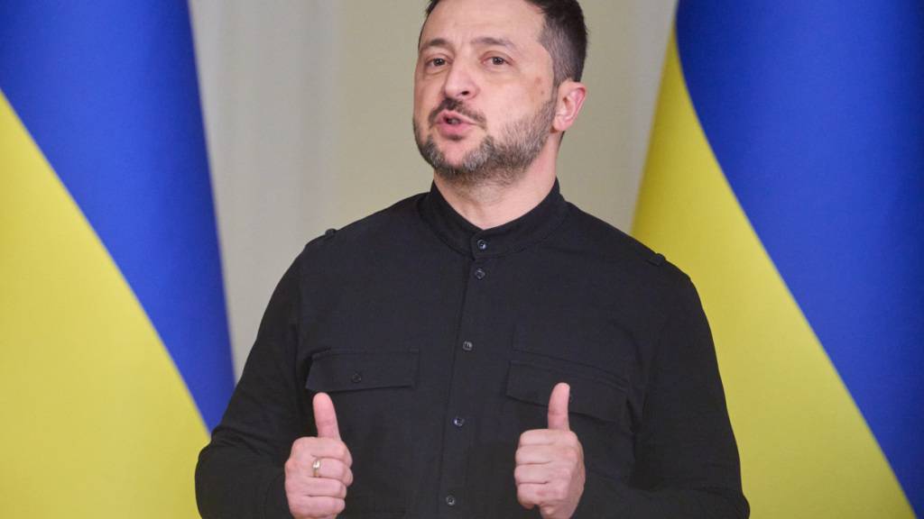 ARCHIV - Der ukrainische Präsident Wolodymyr Selenskyj spricht während seiner Pressekonferenz in Kiew. Foto: Efrem Lukatsky/AP/dpa