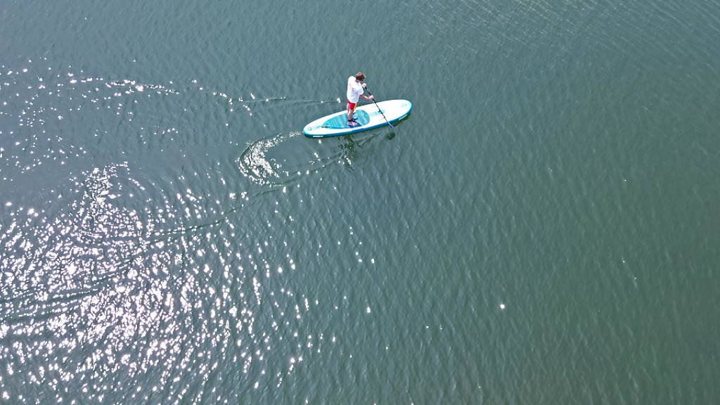 Die Suche nach einem 24-Jährigen, der auf dem Bodensee mit seinem Stand-Up-Paddle verschollen ist, wurde am Sonntag eingestellt. (Symbolbild)