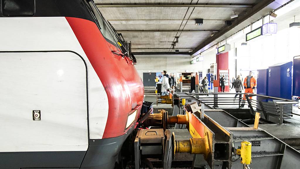 Ein Interregio-Zug aus Zürich ist am 3. Februar 2020 im Bahnhof Luzern in einen Prellbock geprallt. Es gab damals 12 Leichtverletzte. (Archiv)