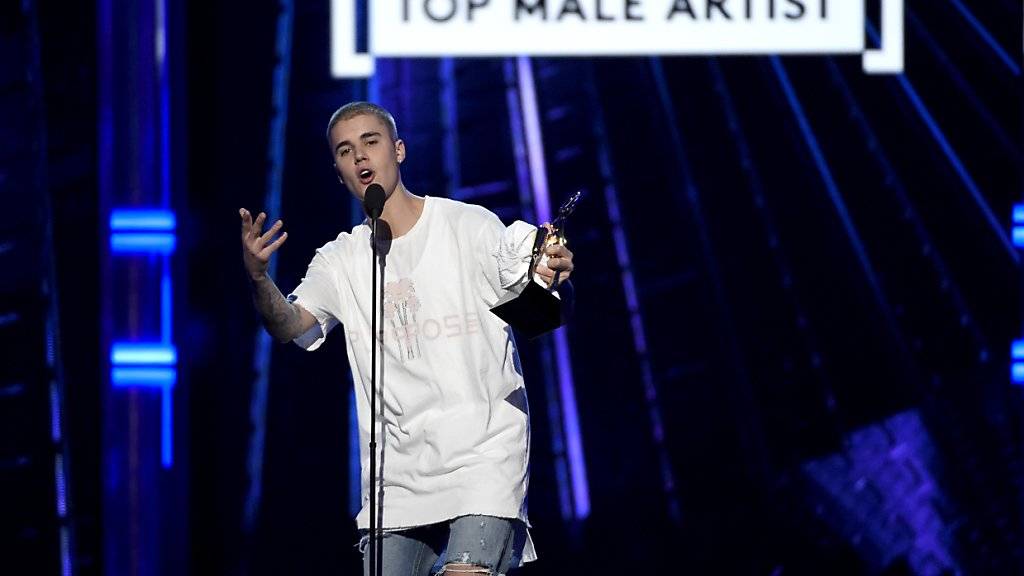 Wankelmütig: Justin Bieber tritt an den Billboard Music Awards auf, einen Tag später kritisiert er Events wie die Preisverleihung in Las Vegas heftig.