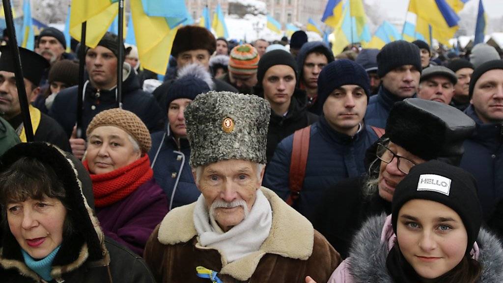 Tausende demonstrieren in Kiew für eine unabhängige ukrainisch-orthodoxe Kirche.