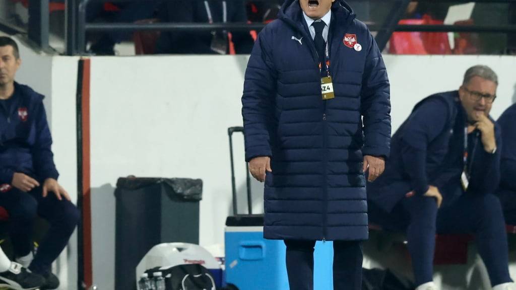 Serbiens Nationaltrainer Dragan Stojkovic beklagt vor dem Gastspiel in Zürich mehrere Ausfälle in der Defensive