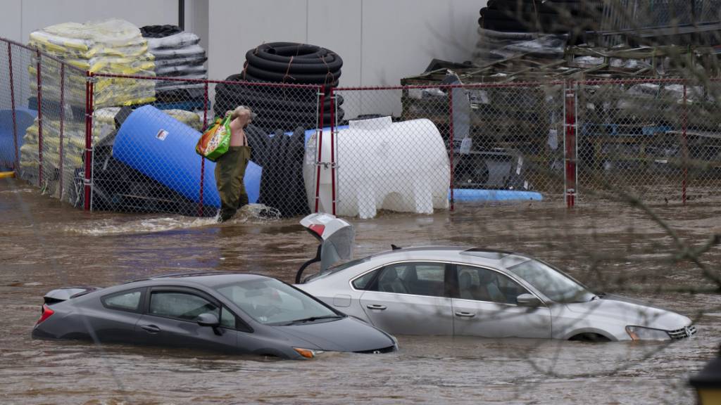 dpatopbilder - Eine lange Reihe heftiger Gewitter hat in weiten Teilen von Nova Scotia, Kanada, rekordverdächtige Regenmengen niedergehen lassen. Foto: Darren Calabrese/The Canadian /AP/dpa