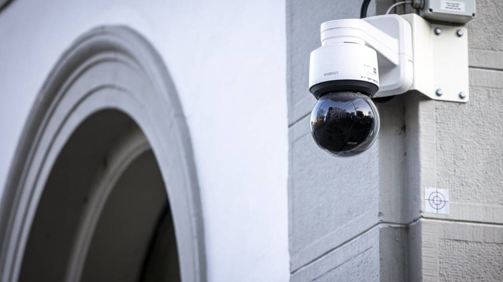 Der Zürcher Gemeinderat will wegen der Videoüberwachung nicht ans Bundesgericht gehen. Er überarbeitet die entsprechende Verordnung. (Symbolbild)
