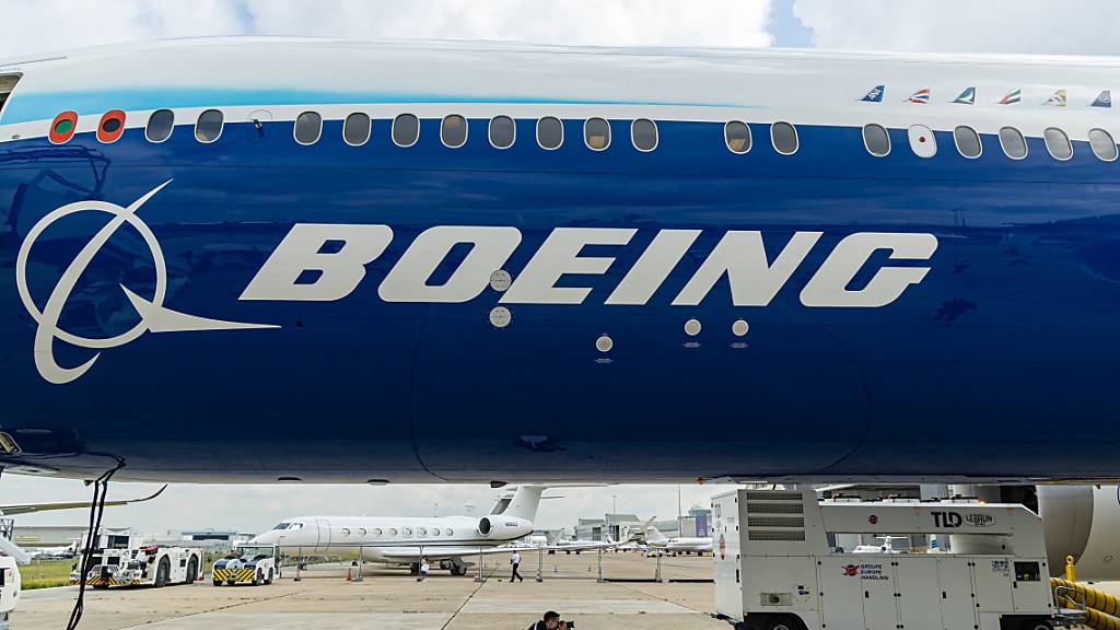 Eine Boeing-Website, über die der US-Flugzeugbauer unter anderem Ersatzteile verkauft, ist am Donnerstag nach einer Online-Attacke offline gegangen. Boeing teilte im Text auf der Seite mit, es habe einen «Cyber-Vorfall» in dem Geschäftsbereich gegeben. (Archivbild)