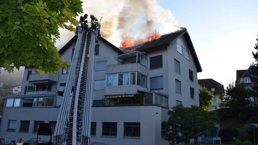 Grossbrand in Mehrfamilienhaus – mehrere hunderttausend Franken Schaden