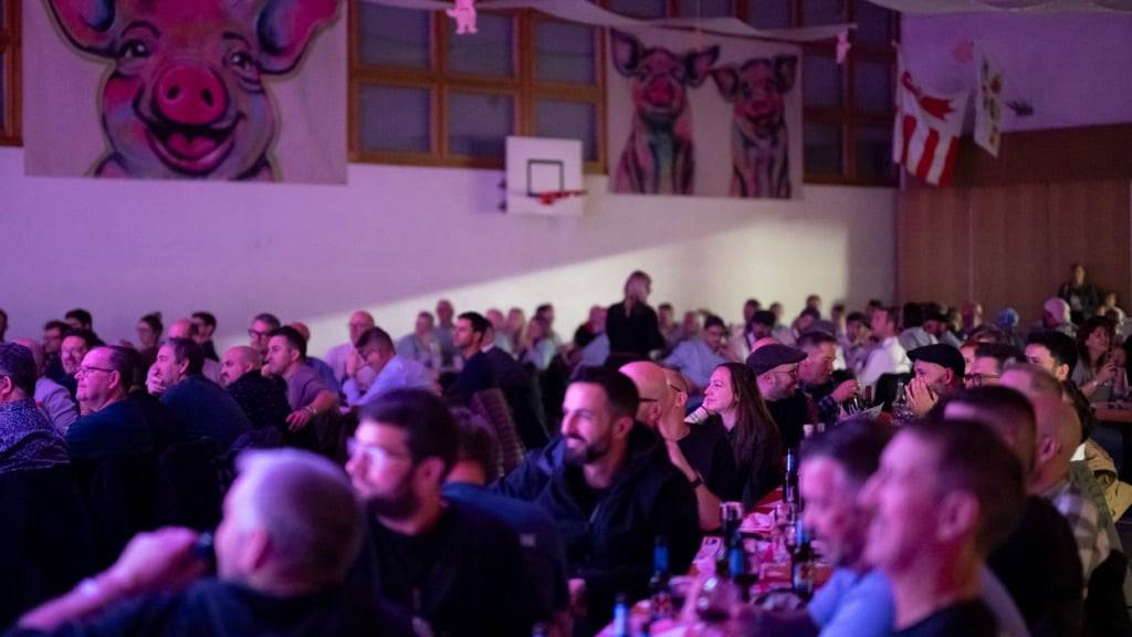 Ein kulinarisches Spektakel vereinte am Freitagabend in Chevennez JU mehrere hundert Personen.