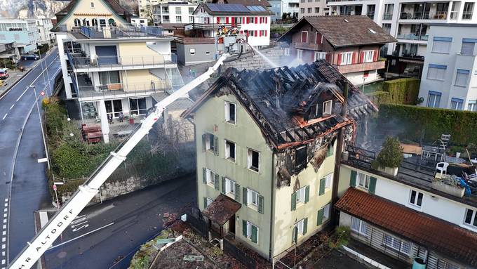 Grossbrand in Flüelen – 10 Personen in Sicherheit gebracht