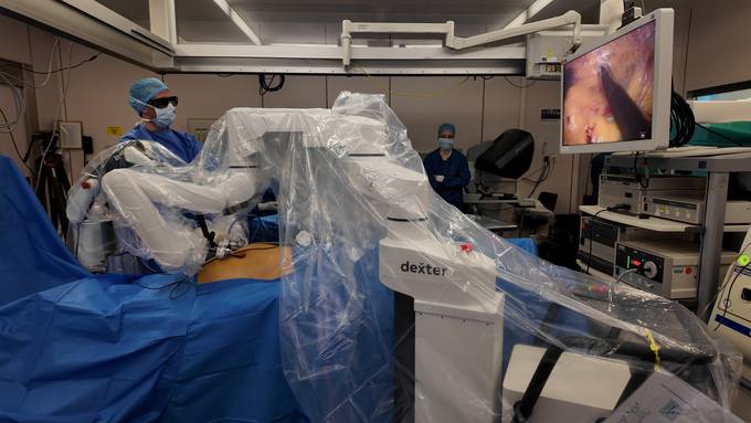 Operation mit dem Assistenzroboter Dexter