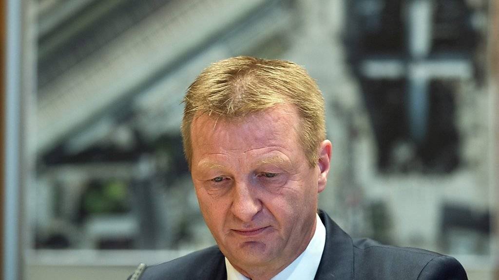 Der nordrhein-westfälische Innenminister Ralf Jäger wirft der Kölner Polizei im Zusammenhang mit den Übergriffen in der Silvesternacht gravierende Fehler vor.
