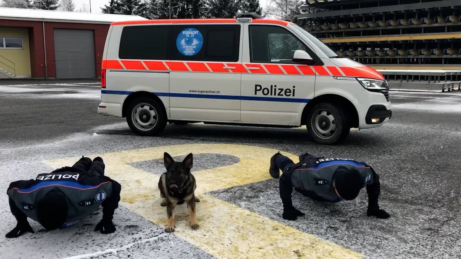 Zuger Polizei Macht Workout Mit Polizeihündin | PilatusToday