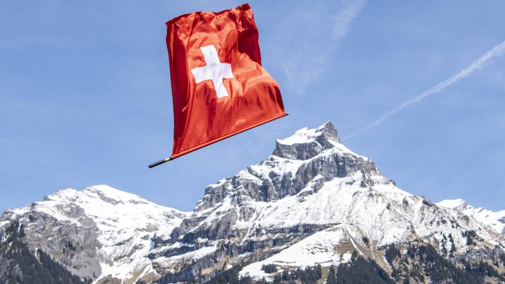 Die Höhe der Kurtaxen, die Gäste in Schweizer Tourismusregionen bezahlen müssen, variiert selbst innerhalb eines Kantons beträchtlich. (Archivbild)